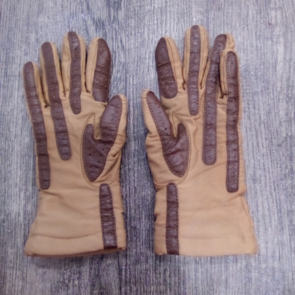 Isotoner Tan and Brown Leather Gloves - Picture 4 of 4